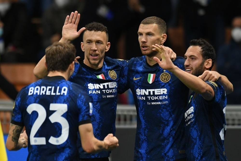  AC米兰客场战平那不勒斯延续不败金身  